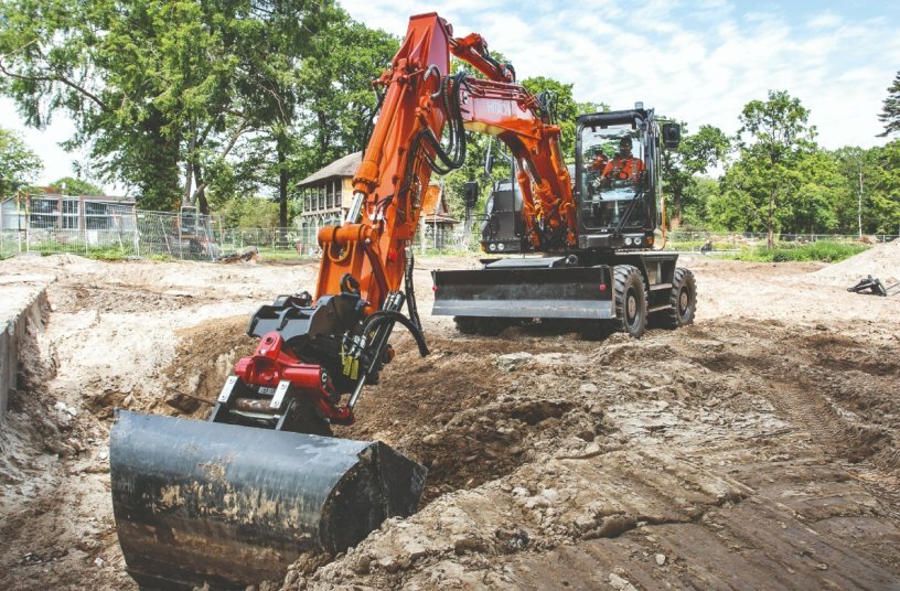 Hitachi presents short tail ZX135W-7 wheeled excavator with