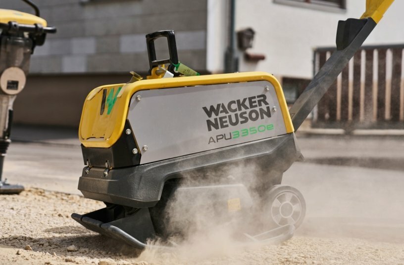 Wacker Neuson presents at Bauma the new reversible battery-powered vibratory plate APU33e.<br>IMAGE SOURCE: Wacker Neuson SE