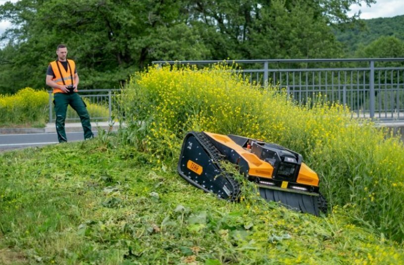 New AS 990 Tahr RC rotary mower enters series production<br>IMAGE SOURCE: AS-Motor