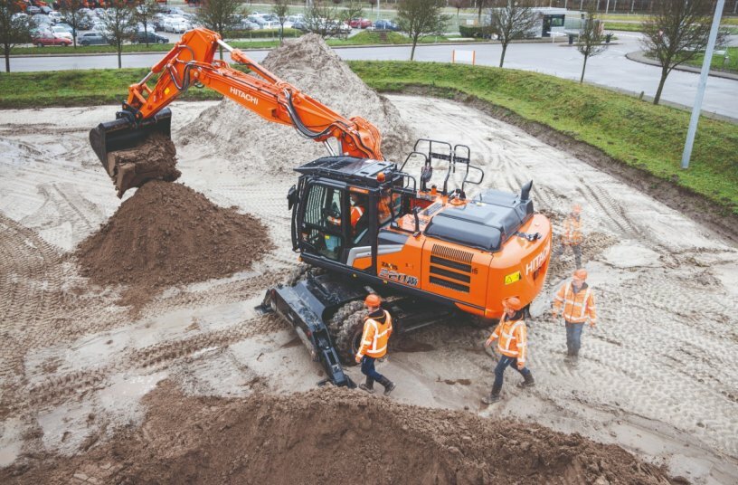 Hitachi ZX220W-7<br>IMAGE SOURCE: Hitachi