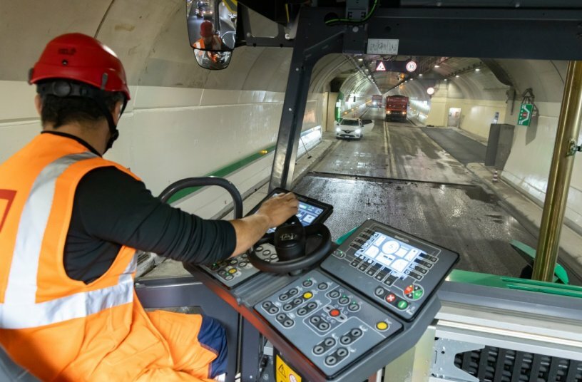 The steering wheel on the paver operator’s console is smaller than before, making it even easier to access and use the buttons. <br>IMAGE SOURCE: WIRTGEN GROUP