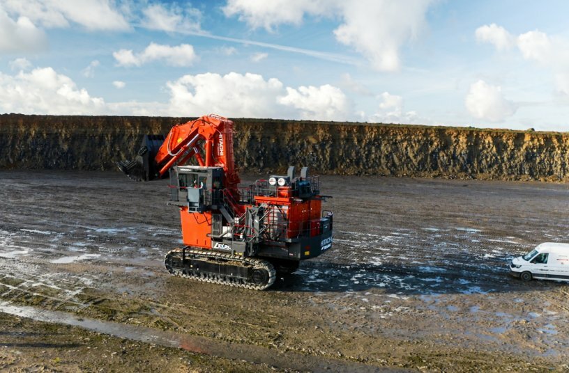 Hitachi EX2000-7<br>IMAGE SOURCE: Hitachi Construction Machinery (Europe) NV (HCME)