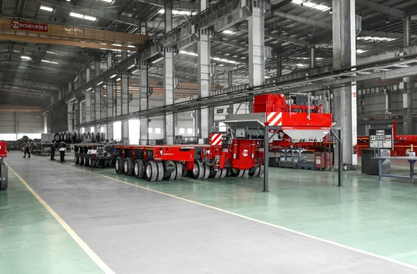 Inside the production facility in Bawal: Heavy transport systems for the TII SCHEUERLE brand are manufactured here according to the same quality standards as at the German site in Pfedelbach.<br>IMAGE SOURCE: TII Group