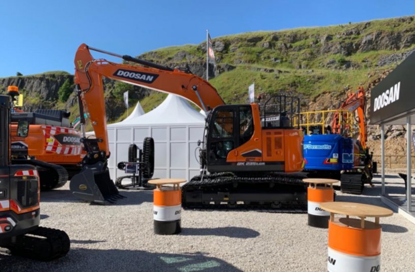 New DX235LCR-7 crawler excavator<br>IMAGE SOURCE: DOOSAN INFRACORE EUROPE S.R.O.