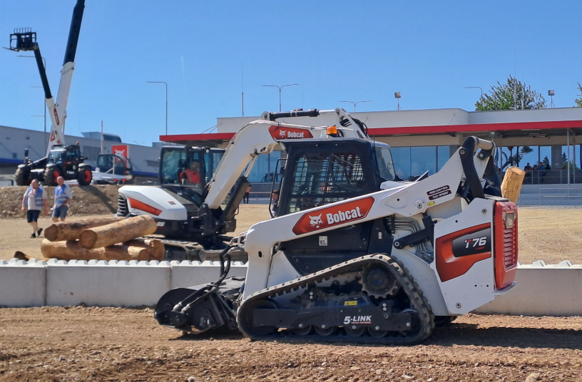 Bobcat T76 compact track loader displays its traction and stability in rough terrain<br>IMAGE SOURCE: LECTURA GmbH