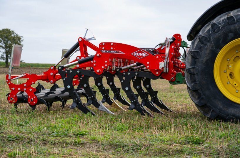 KUHN präsentiert den Untergrundlockerer DT – ein robustes und effizientes Gerät für die Lockerung des Bodens bis zu einer Tiefe von 60 cm und 3 Metern Arbeitsbreite<br>BILDQUELLE: KUHN-HUARD SAS