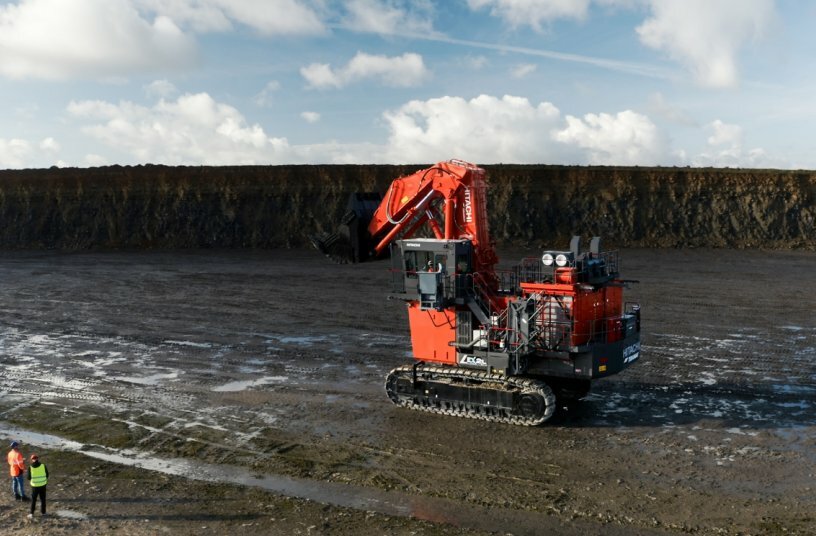 First Hitachi EX2000-7 ultra-large excavator arrives in Europe ...