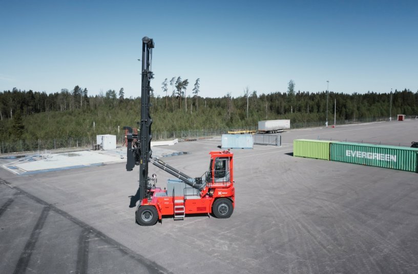 Kalmar continues to drive decarbonisation of cargo handling with new electric empty container handler<br>IMAGE SOURCE: Kalmar