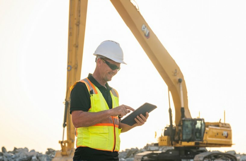 Take advantage of Cat next-generation excavator features including improved operator comfort, reduced maintenance costs, and better fuel economy. Long reach excavation excavators are compatible with next-generation excavator technologies.<br>IMAGE SOURCE: Caterpillar