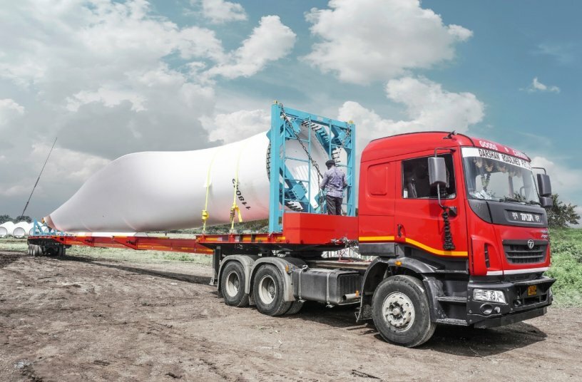 SCHEUERLE Extender units from the Bawal site: The vehicles are used for the transport of rotor blades.<br>IMAGE SOURCE: TII Group