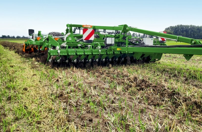 The Ceus-TX in use with SoilDetect for data recording during the pass<br>IMAGE SOURCE: Field-Expert GmbH