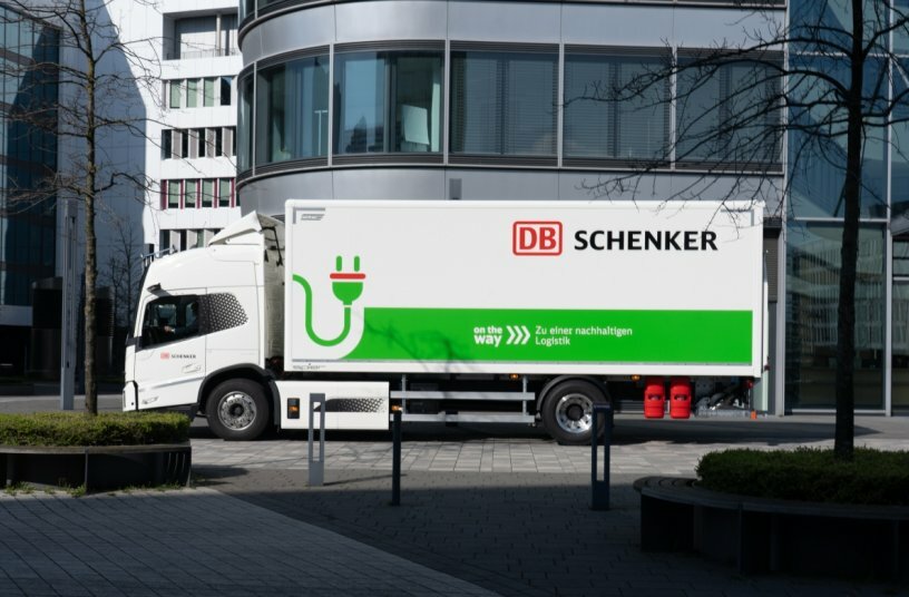 Der Volvo FM Low Entry ist bisher das einzige Modell von Volvo Trucks, welche ausschließlich mit einem elektrischen Antrieb erhältlich ist. Er ist die ideale Wahl, wenn man einen Lkw mit großer Kapazität für städtische Umgebungen benötiget.<br>BILDQUELLE: Volvo Trucks