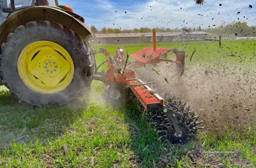 STARLINER rotary hoe<br>IMAGE SOURCE: KUHN SAS