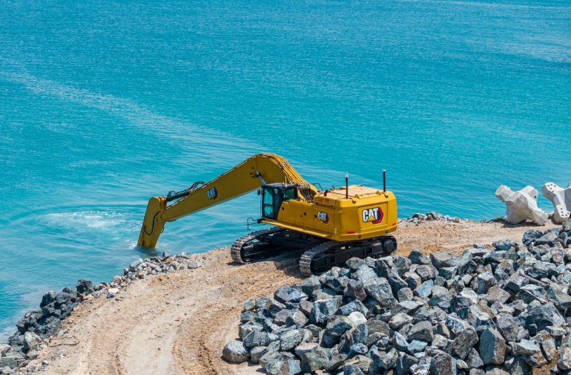 Standard waterproof technology provides precision excavation on long-reach excavation excavators. An optional submarine solution allows you to work in deep areas.<br>IMAGE SOURCE: Caterpillar