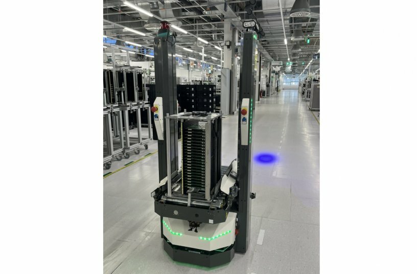 The Open Shuttle AMRs supply production, ensuring a seamless material flow in Karlsruhe. The fleet was expanded from three to six robots.<br>IMAGE SOURCE: KNAPP Industry Solutions GmbH
