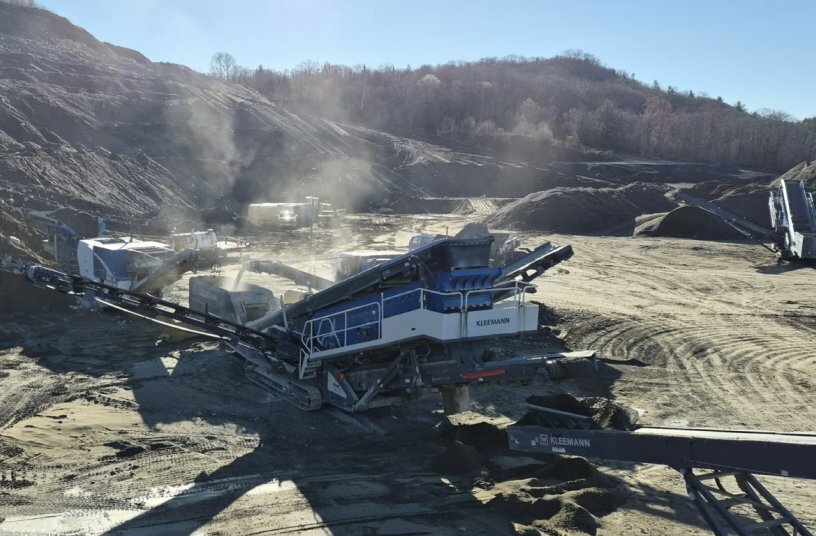 Die indigene Gemeinschaft Garden River First Nation liefert im Rahmen eines aktuellen Projekts Gesteinskörnungen für einen 16 Kilometer langen Abschnitt des Highways 17A dank moderner Kleemann Anlagen.<br>BILDQUELLE: WIRTGEN GROUP