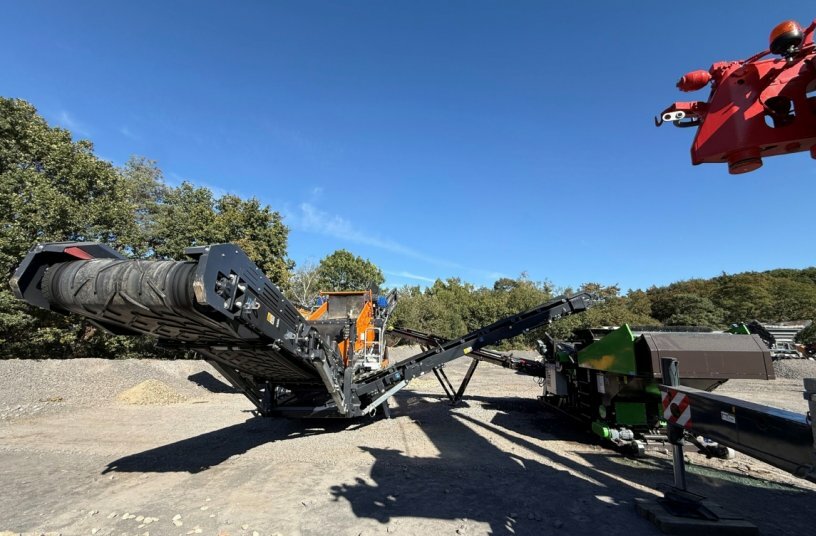 Ein starkes Duo für Bauschutt-Recycling: Die MESDA S8H und der HAKO WS 1400 arbeiten Hand in Hand, um die Qualitätsanforderungen der Ersatzbaustoffverordnung zu erfüllen.<br>BILDQUELLE: MESDA Deutschland GmbH & Co. KG
