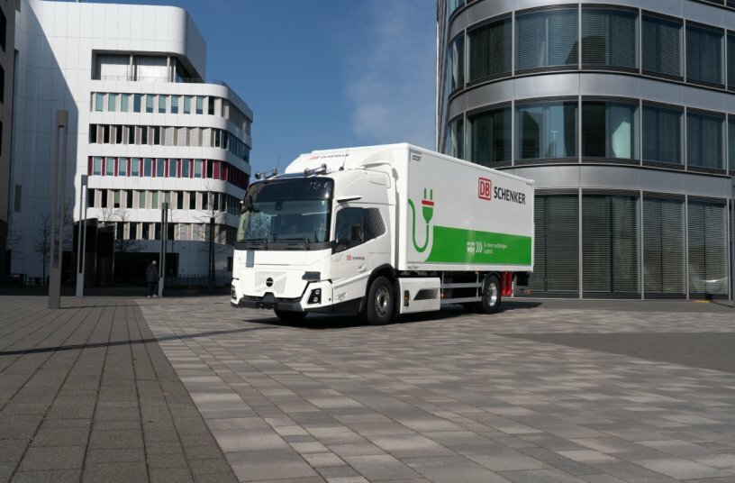 Der Volvo FM Low Entry ist bisher das einzige Modell von Volvo Trucks, welches ausschließlich mit einem elektrischen Antrieb erhältlich ist. Er ist die ideale Wahl, wenn man einen Lkw mit großer Kapazität für städtische Umgebungen benötiget.<br>BILDQUELLE: Volvo Trucks