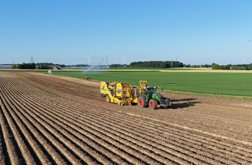 e-LS connect<br>IMAGE SOURCE: Fendt