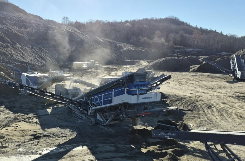 Within the context of an ongoing project, the Garden River First Nation Indigenous community is supplying graded aggregates produced by a state-of-the-art Kleemann plant train for the rehabilitation of a 16-kilometre section of Highways 17A.<br>IMAGE SOURCE: WIRTGEN GROUP