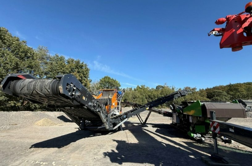 A powerful duo for construction waste recycling: the MESDA S8H and the HAKO WS 1400 work hand in hand to meet the quality requirements of the German Substitute Building Materials Ordinance (EBV).<br>IMAGE SOURCE: MESDA Deutschland GmbH & Co. KG