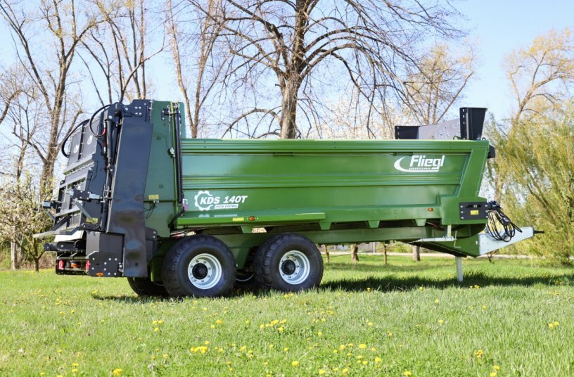 The New KDS 140 Tandem Chain Manure Spreader: Compact, Soil-Friendly, and Built for Performance<br>IMAGE SOURCE: Fliegl Agrartechnik GmbH