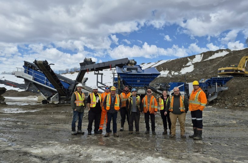The team from the Garden River First Nation responsible for materials processing is clearly impressed with the Kleemann plant train. <br>IMAGE SOURCE: WIRTGEN GROUP