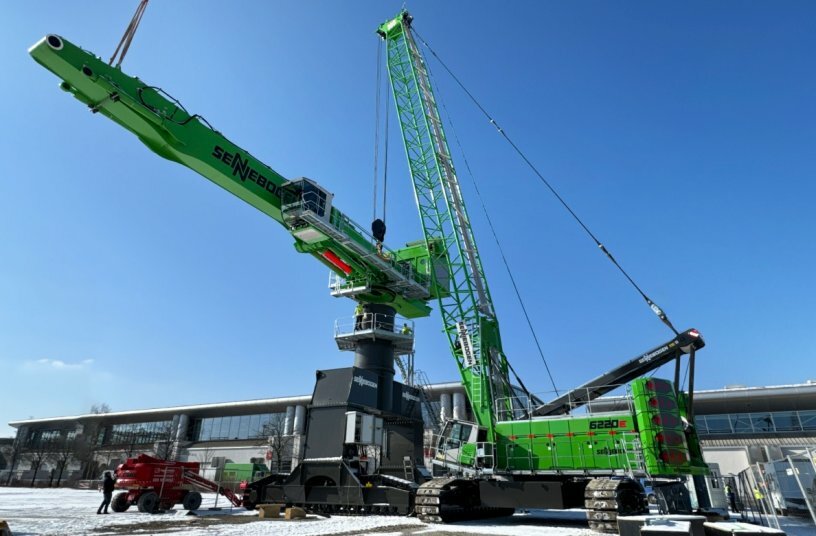 Thanks to its robust design and considerable load capacity, the 220 t duty cycle crane is suitable for the toughest applications.<br>IMAGE SOURCE: SENNEBOGEN Maschinenfabrik GmbH
