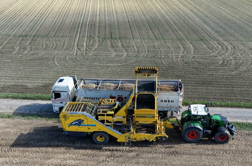 e-LS connect<br>IMAGE SOURCE: Fendt