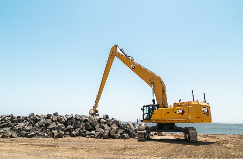Take advantage of Cat next-generation excavator features, including improved operator comfort, reduced maintenance costs, and better fuel economy. Super long reach excavators are compatible with next-generation excavator technologies.<br>IMAGE SOURCE: Caterpillar