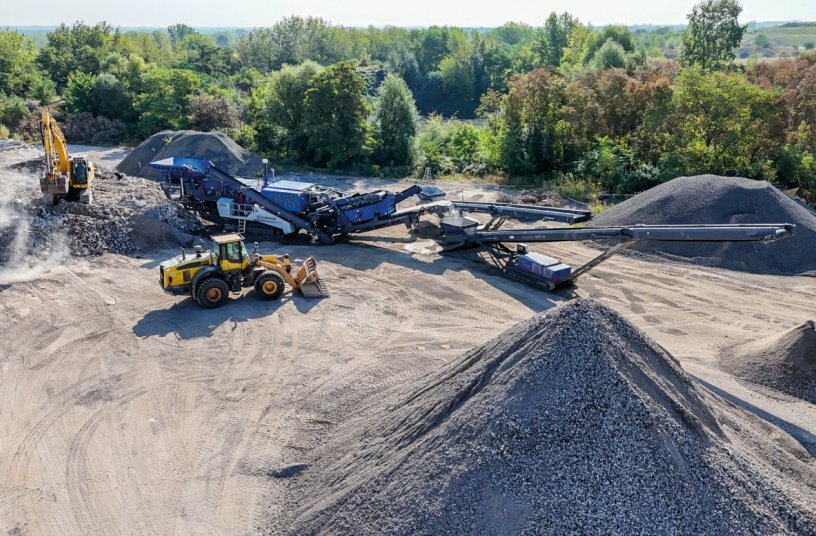 The new MOBIREX MR 130 EVO mobile impact crusher
