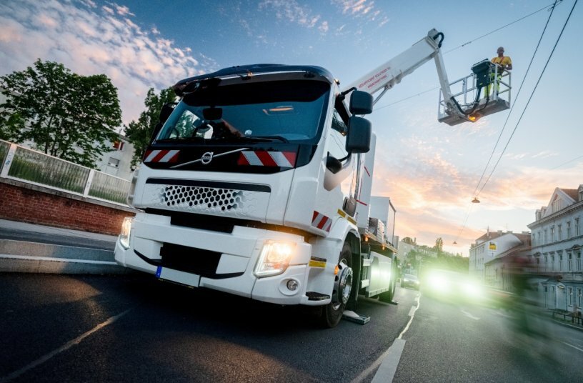 With its fully electric drive and 28-meter working height, this platform is made for emission-sensitive environments and inner-city flexibility.<br>IMAGE SOURCE: PALFINGER AG