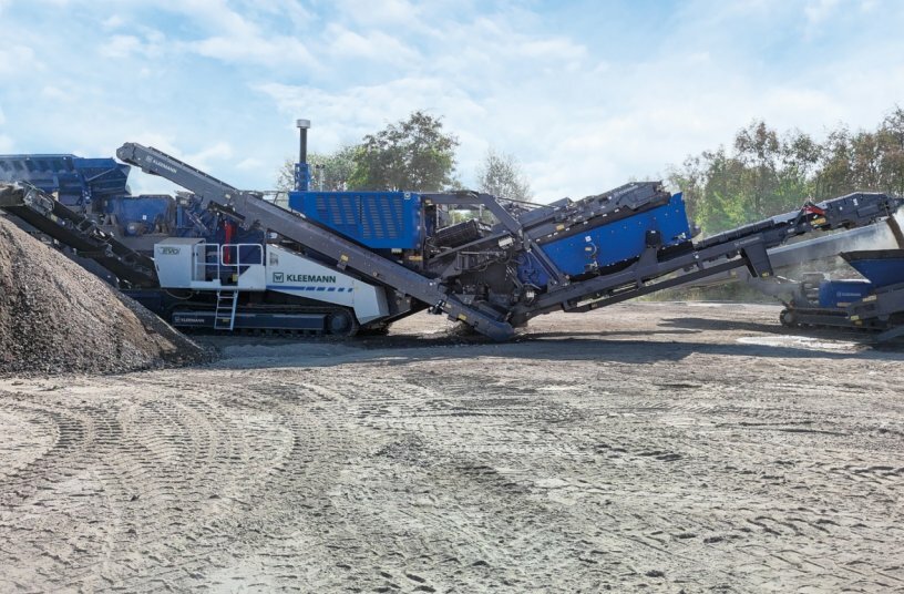 The optional double-deck post screening unit means the MOBIREX MR 130 EVO from Kleemann can produce up to two classes of final product.<br>IMAGE SOURCE: WIRTGEN GROUP
