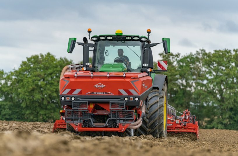 Front double hopper TF 2300 C<br>IMAGE SOURCE: KUHN SAS