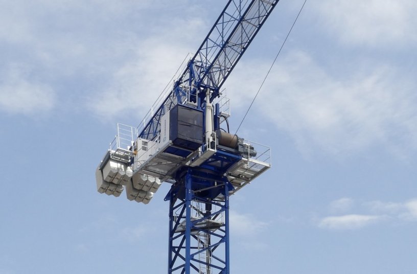New LCH300 hydraulic luffing jib crane from Comansa platforms. <br>IMAGE SOURCE: COMANSA