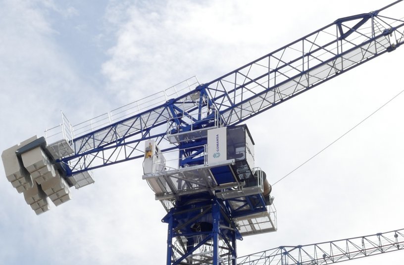 New LCH300 hydraulic luffing jib crane from Comansa  Cube Cab.<br>IMAGE SOURCE: COMANSA