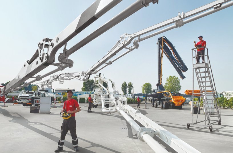 Carbotech booms<br>IMAGE SOURCE: CIFA Spa