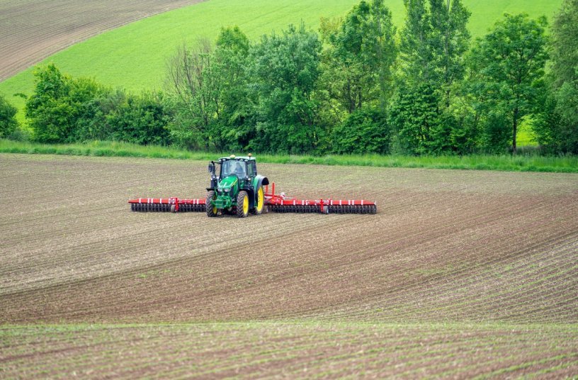 Maximum output with working widths up to 12.4 metres<br>IMAGE SOURCE: PÖTTINGER Landtechnik GmbH
