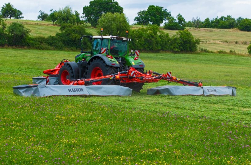 Mounted disc mower GMD 15030<br>IMAGE SOURCE: KUHN SAS