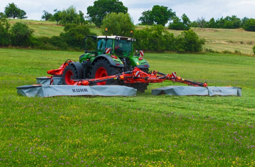 Angebauter 4-teiliger Scheibenmäher GMD 15030<br>BILDQUELLE: KUHN SAS