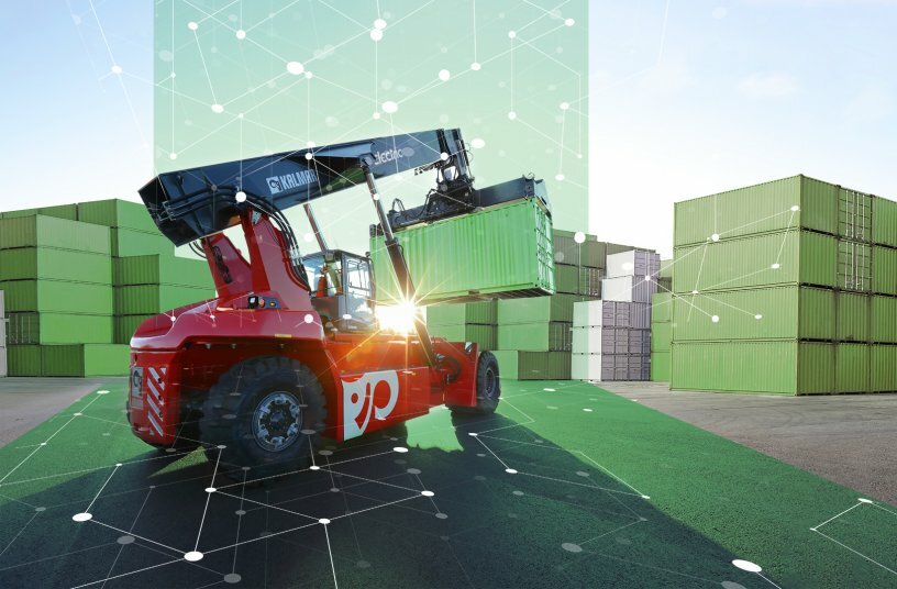 Kalmar electric reachstacker<br>IMAGE SOURCE: Kalmar