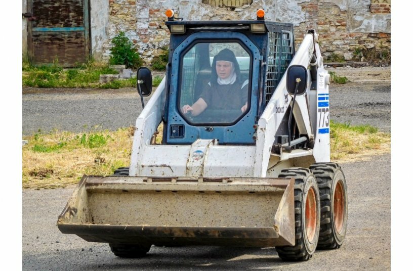 Draste Convent - Bobcat 773<br>IMAGE SOURCE: Bobcat