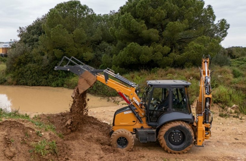 CASE 550SV<br>IMAGE SOURCE: CASE Construction Equipment