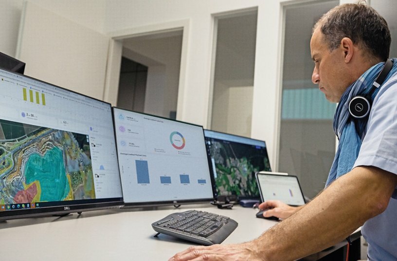 VisionLink® Productivity Machine & Jobsite Productivity Insights.<br>IMAGE SOURCE: Caterpillar