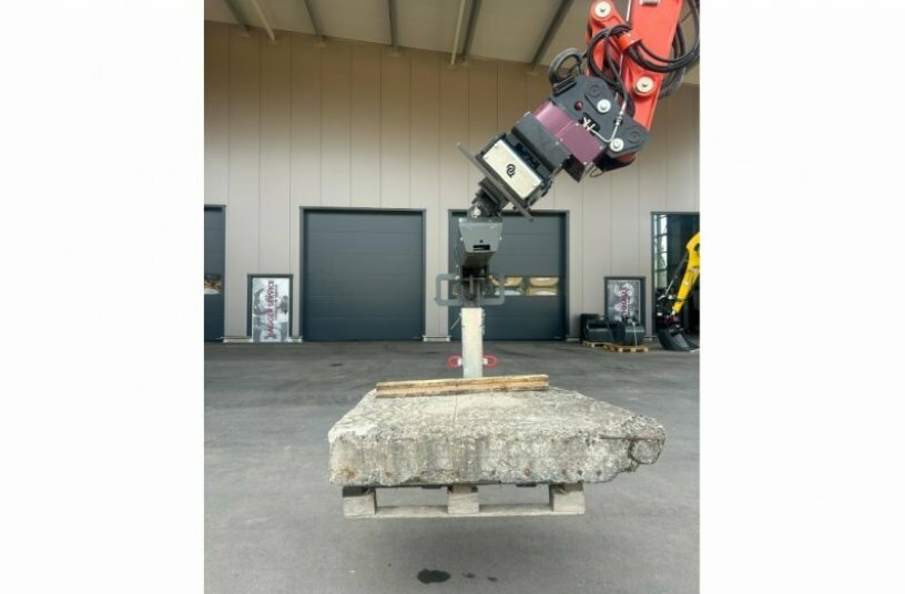 Hier wird – noch mit dem Prototyp – gezeigt, warum Lasten mit der SafetyFork wesentlich sicherer als mit starren Gabeln transportiert werden können.<br>IMAGE SOURCE: Holp GmbH