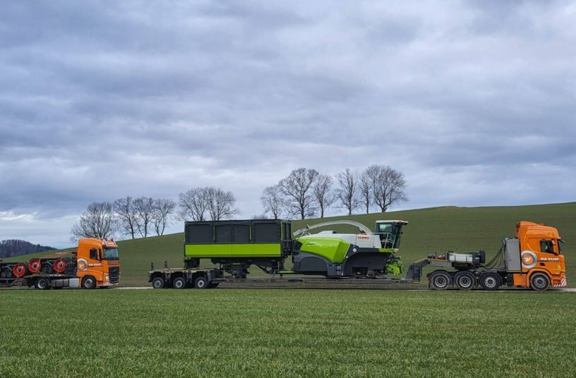 A Prototype Claas Combine | LECTURA Press