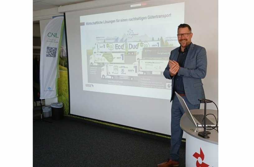 Presentation of the Schmitz Cargobull electric semi-trailer S.KOe COOL at Schachinger Logistics by Product Manager Cool Freight Carsten Krieger<br>IMAGE SOURCE: C. Mayr; Schachinger Logistik