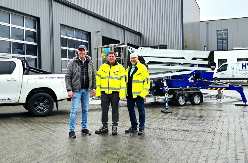 IMER Group übergibt R23DA Raupenarbeitsbühne an HVS Arbeitsbühnen<br>BILDQUELLE: Imer