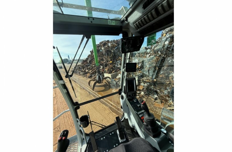 Designed for ease of use and all-round visibility – the Maxcab driver‘s cab.<br>IMAGE SOURCE: Sennebogen