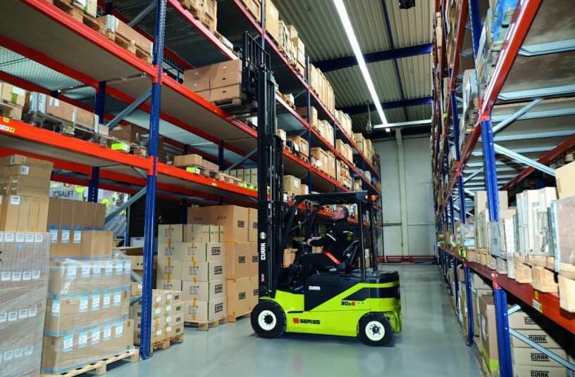 The S-Series Electric is the first generation of electric forklift trucks that, like their IC engine counterparts, are characterized by the attributes Smart, Strong and Safe<br>IMAGE SOURCE: CLARK Europe GmbH